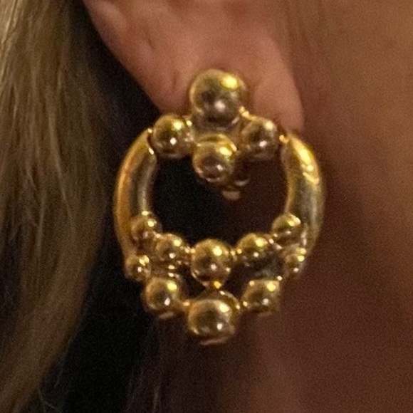 Jewelry - HOST PICK VINTAGE 80’S GOLD TEXTURED RUNWAY CLIP EARRINGS